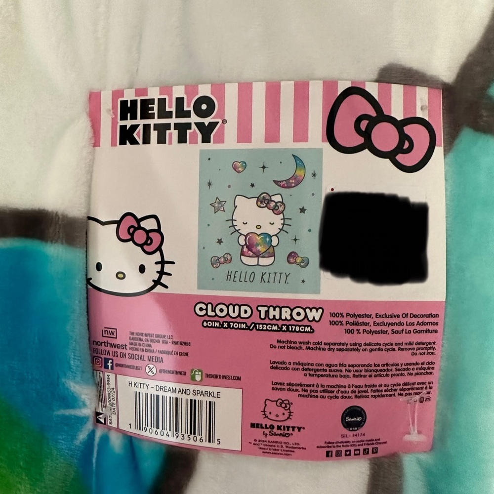 Hello Kitty Blanket - Picture 2 of 3